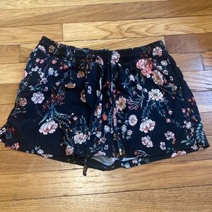 Floral short size M